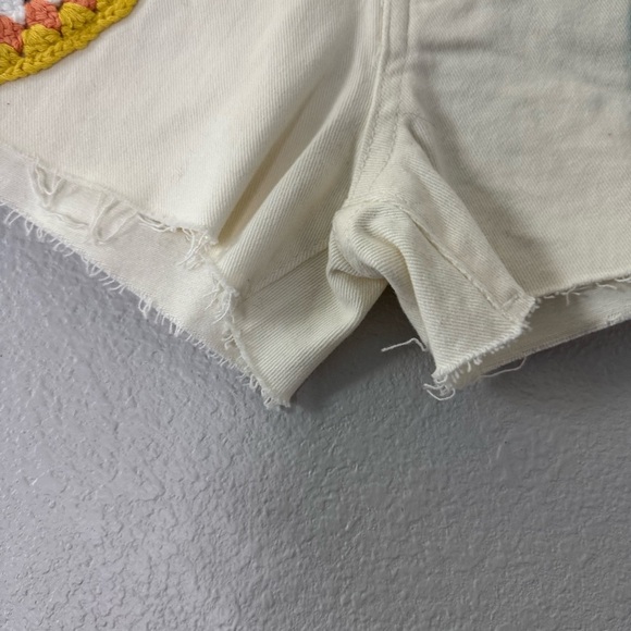 New Blank NYC Cream Jean Shorts with Colorful Crochet Patches Girls Kids Size 12 - Picture 9 of 16